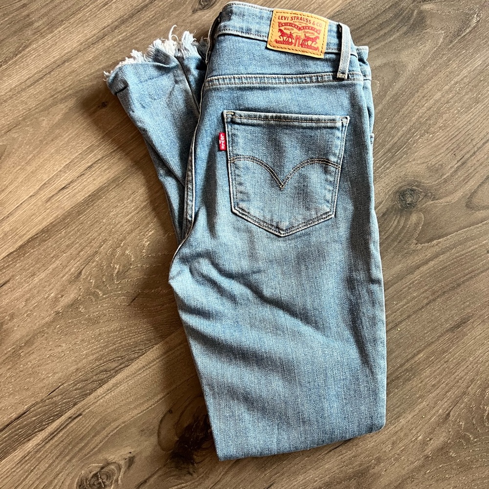 Levis 721 Denim Skinny Jeans with Fringed Bottoms ✨